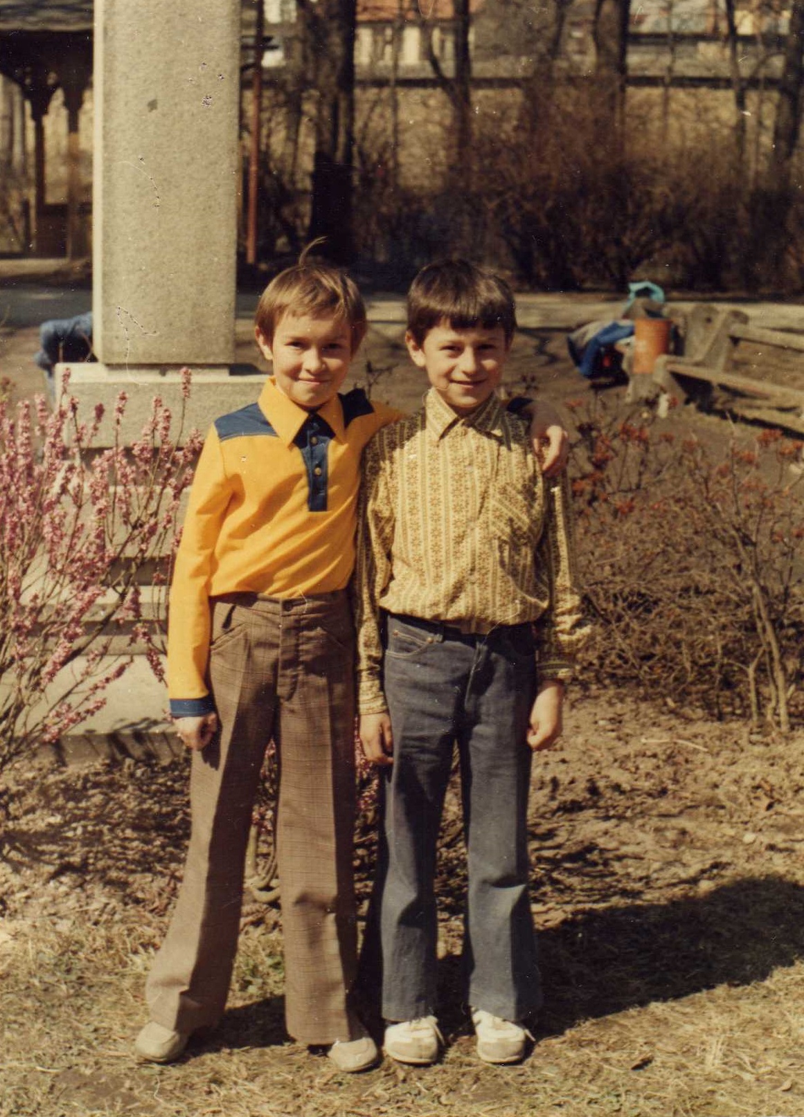 Roman Škorpík a já ke konci školního roku v páté třídě (1975)